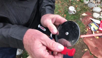 Utilize the 90-degree corner of the sharpener to adapt to the curved blade.