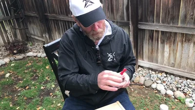 Utilize the 90-degree corner of the sharpener to adapt to the curved blade.