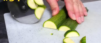 Slice pak choi and chili pepper.