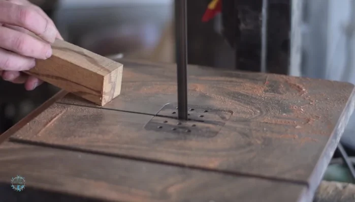 Shape the handles using a belt sander (wear gloves!).
