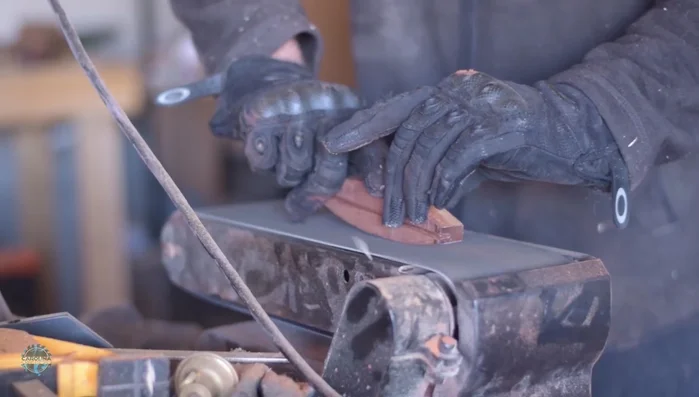 Shape the handles using a belt sander (wear gloves!).