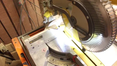 Mount the blank on the lathe.