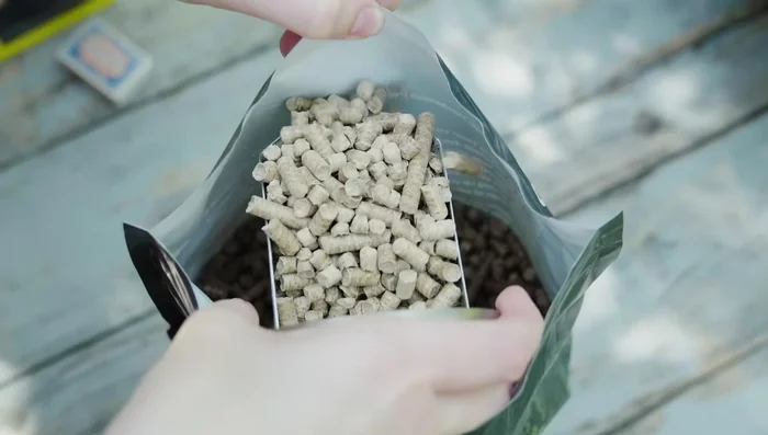 After five minutes or when the starter pellets are alight, gradually add more pellets to the hopper until full.