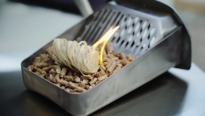 After five minutes or when the starter pellets are alight, gradually add more pellets to the hopper until full.