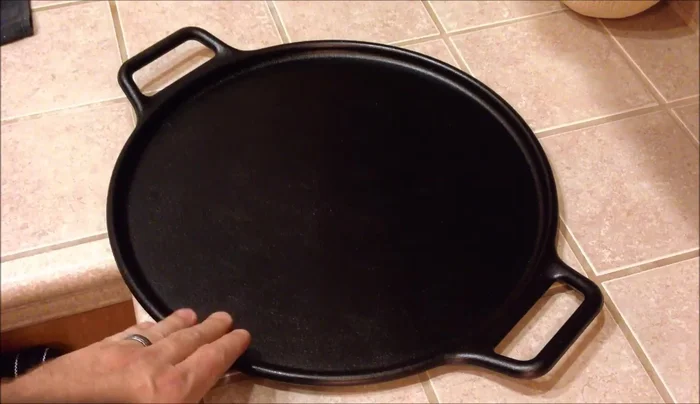 Bake the dough for 3-5 minutes to crisp.