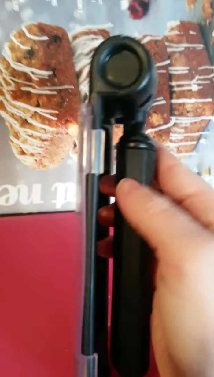 Squeeze the grater as if making a fist. You should hear a click indicating the unlock.