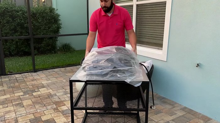 Set up the Uuni Koda 16: Attach the three feet and connect the gas regulator to a standard propane canister.