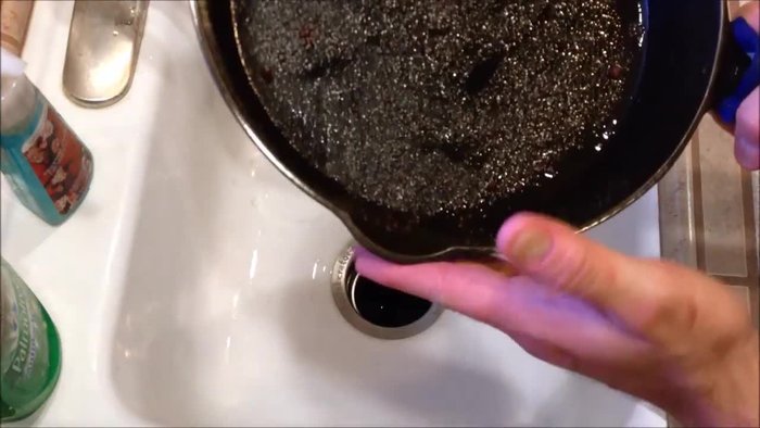 Rinse the pan with lukewarm water to remove loose food particles.