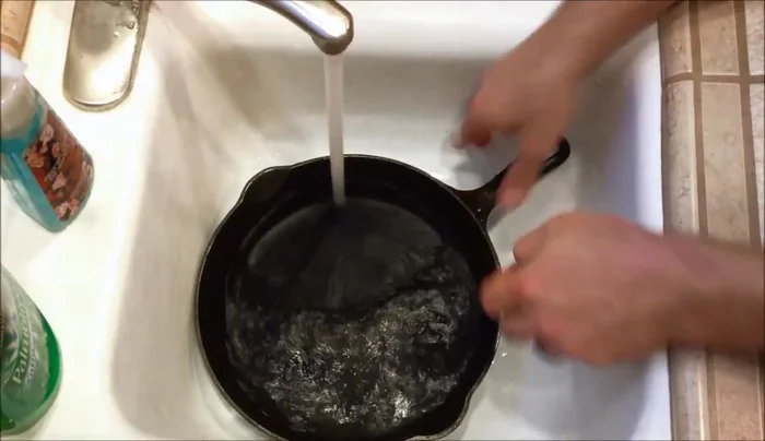 Feel the pan's surface with your fingers to ensure everything is smooth and clean.