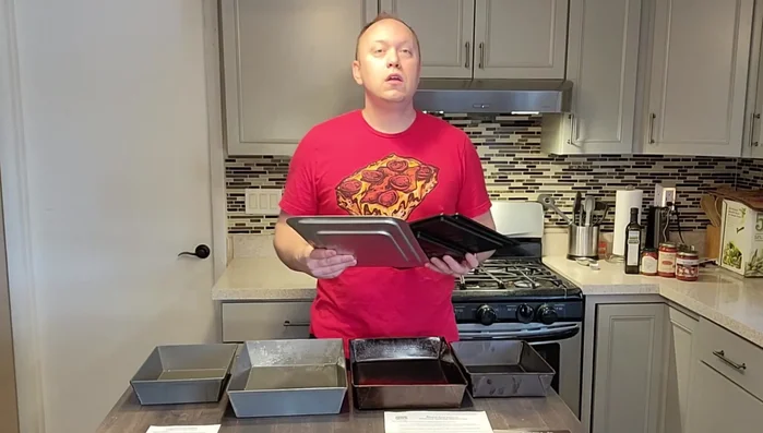 Pizza pan lids: Lloydpans vs Detroit
