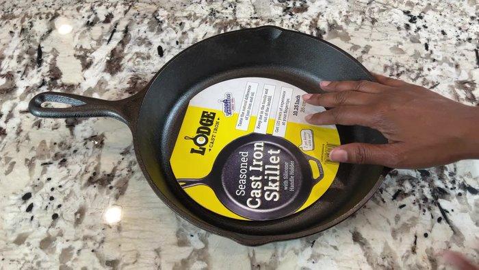 Pre-seasoned Lodge cast iron skillet