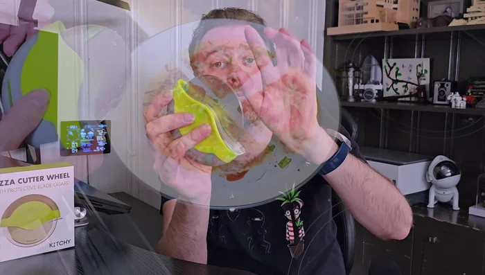 Person using Kitchy pizza cutter.