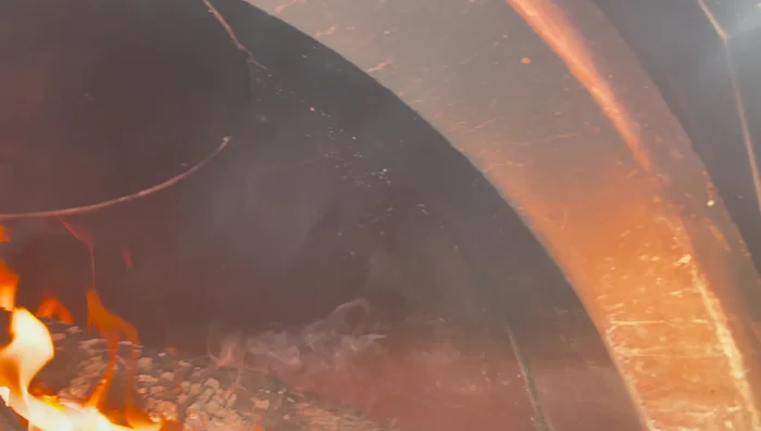 The oven is ready when the black ring around the bottom disappears and the dome reaches the target temperature. The floor may take longer to heat up evenly.