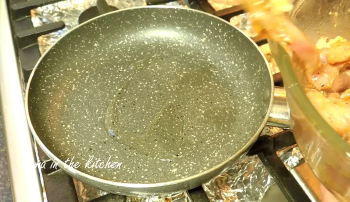 Fry the chicken: Cook the marinated chicken in a pan with oil for 12-15 minutes (boneless) or 8-9 minutes (boneless breast).