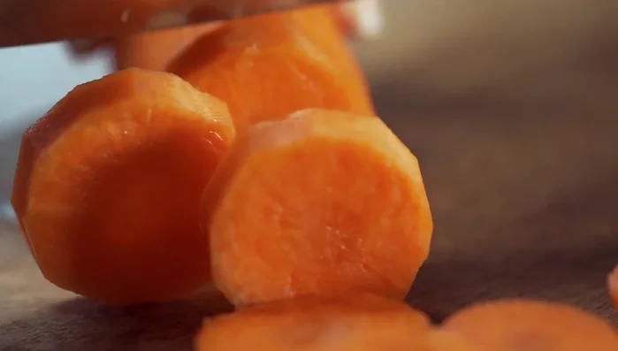 Sliced carrots for onion-free marinara