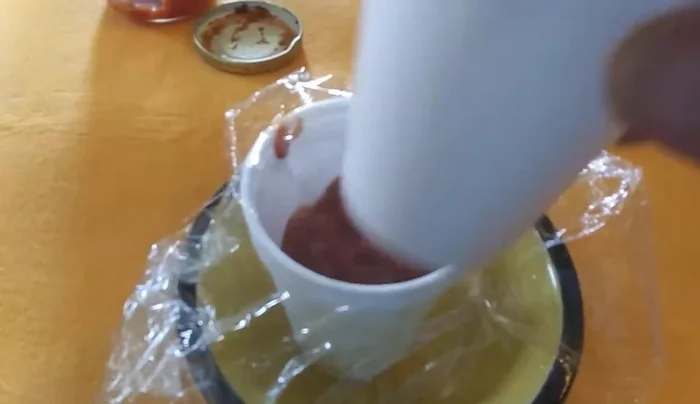 Secure the double-layered cups with another rubber band.