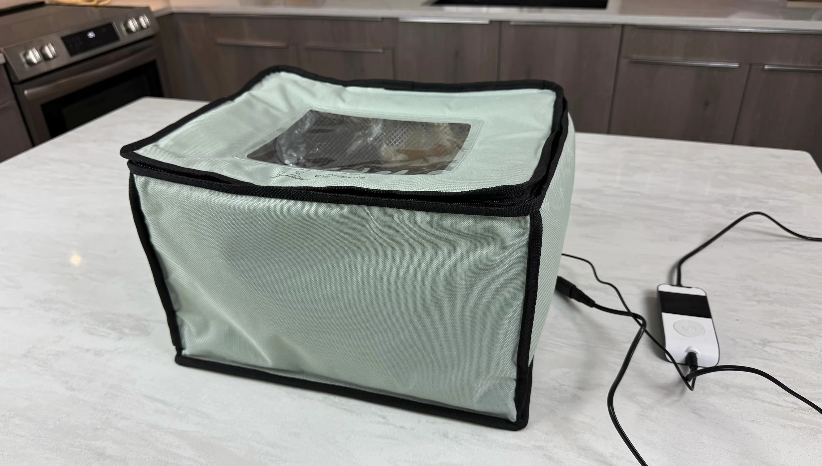 Overview of the budget-friendly proofing box.