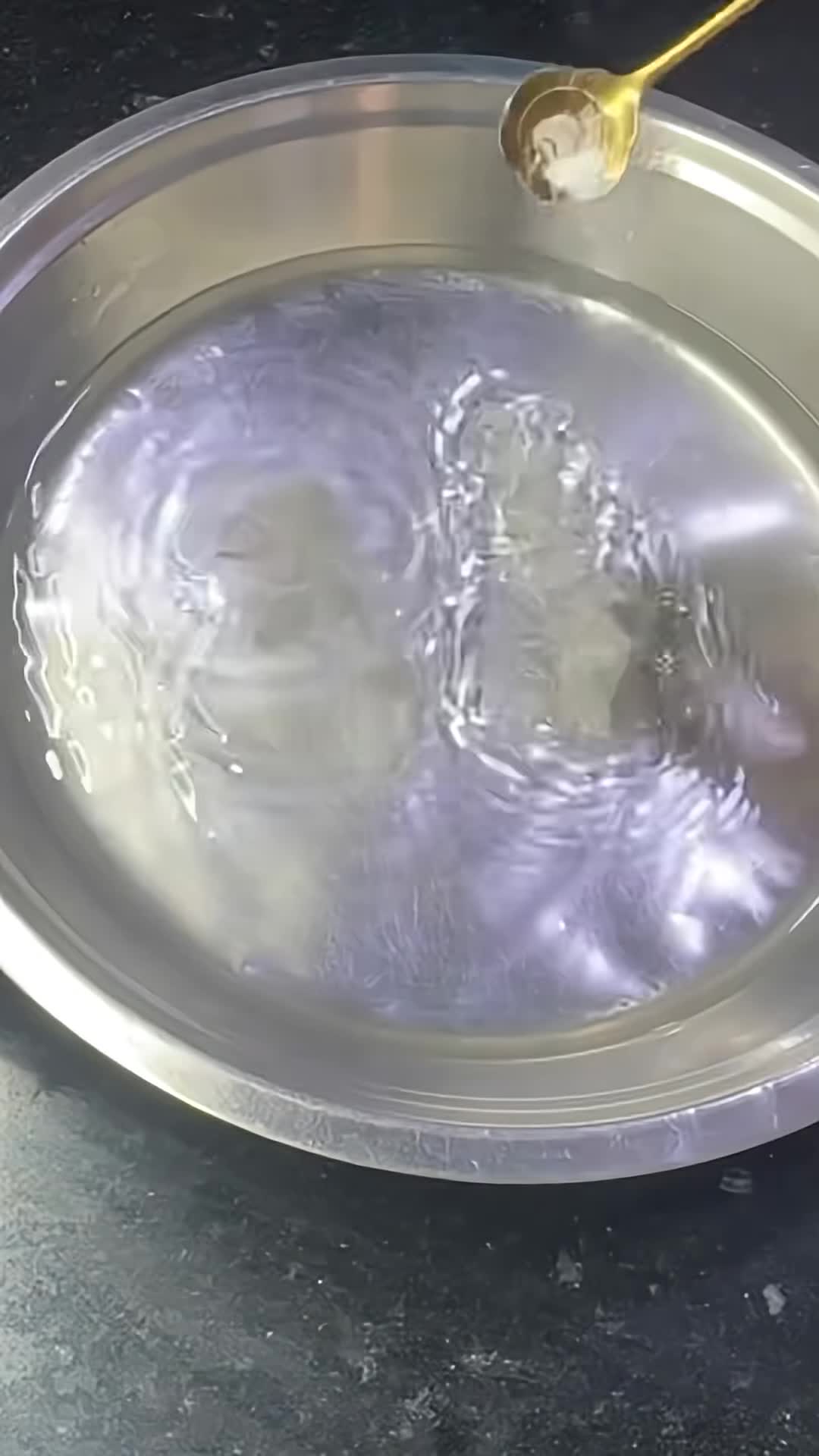 Washing tomatoes with baking soda