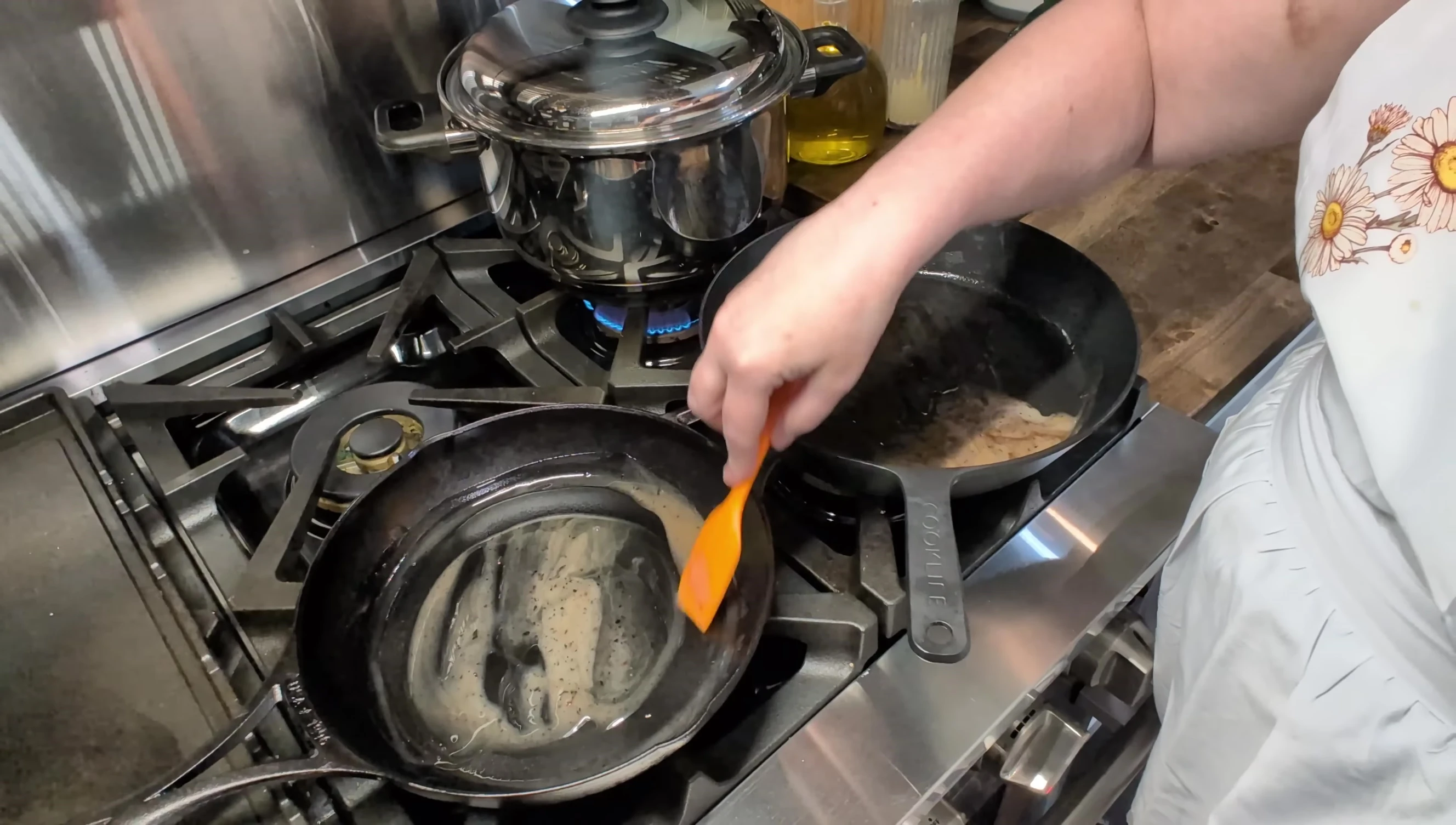 Greasing a cast iron skillet with bacon grease