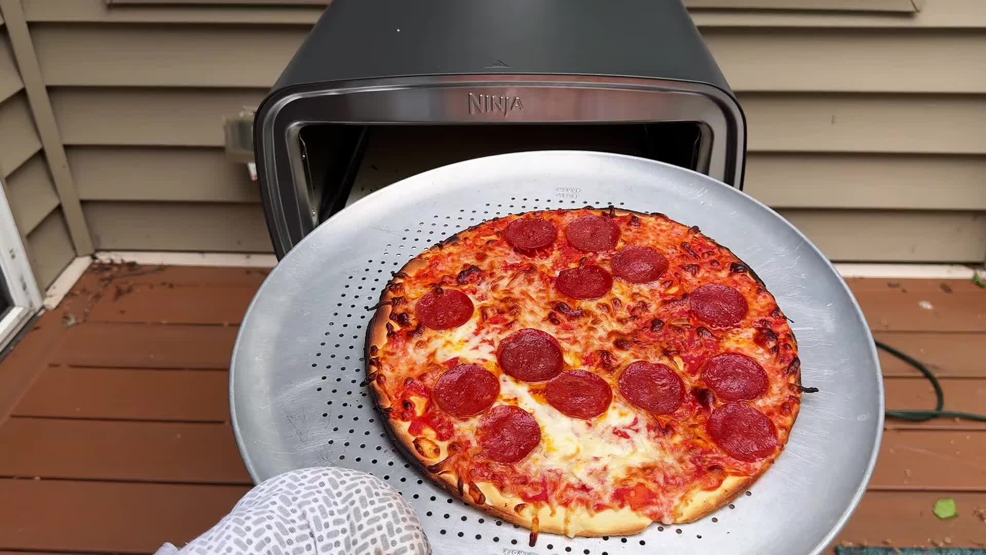 Initial shot of the pizza oven packaging
