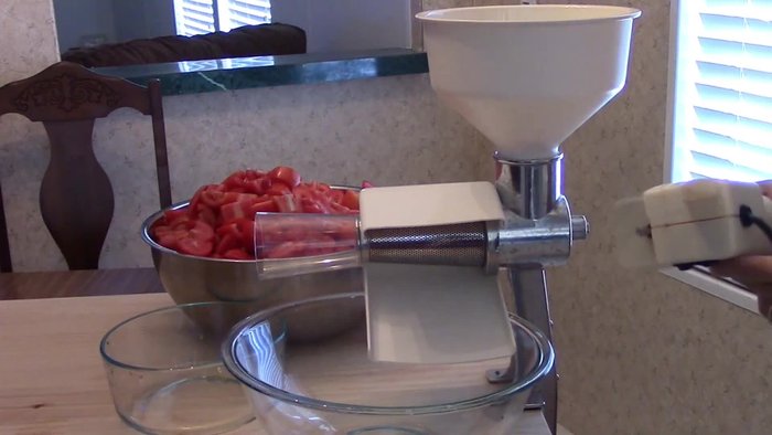 Boil the sauce: Add about half of the tomato puree to a pot, bring to a boil, and stir occasionally. Add the remaining puree one cup at a time, maintaining a boil.