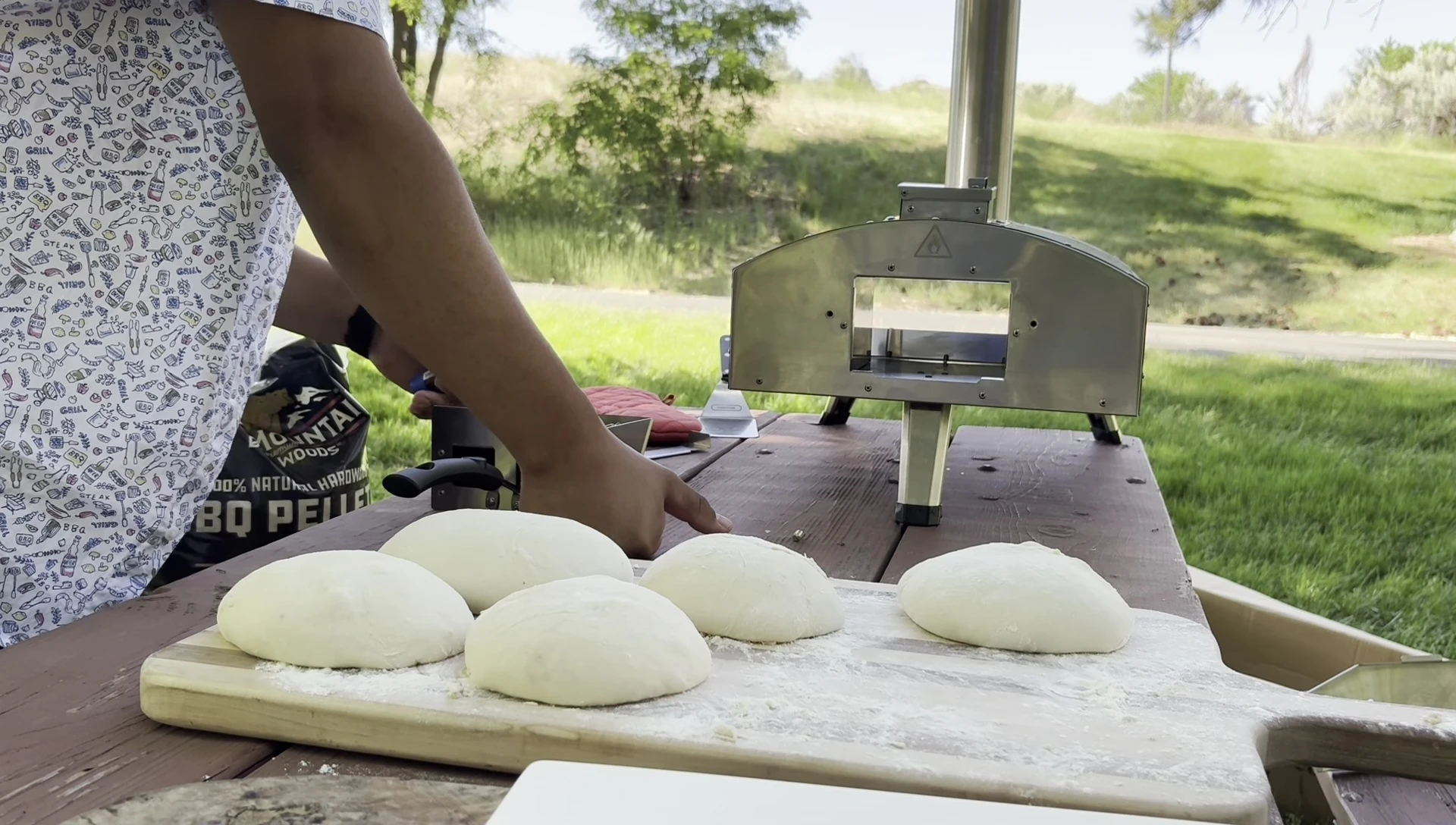 The compact size of the assembled oven