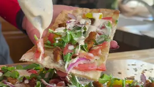 Mediterranean Shawarma Pizza: A Quick & Flavorful Recipe