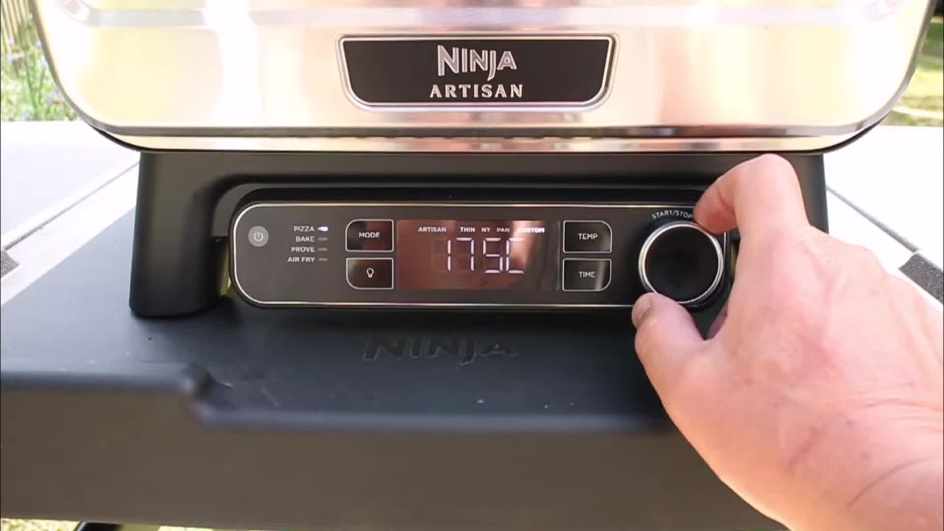 User adjusting the temperature and time settings