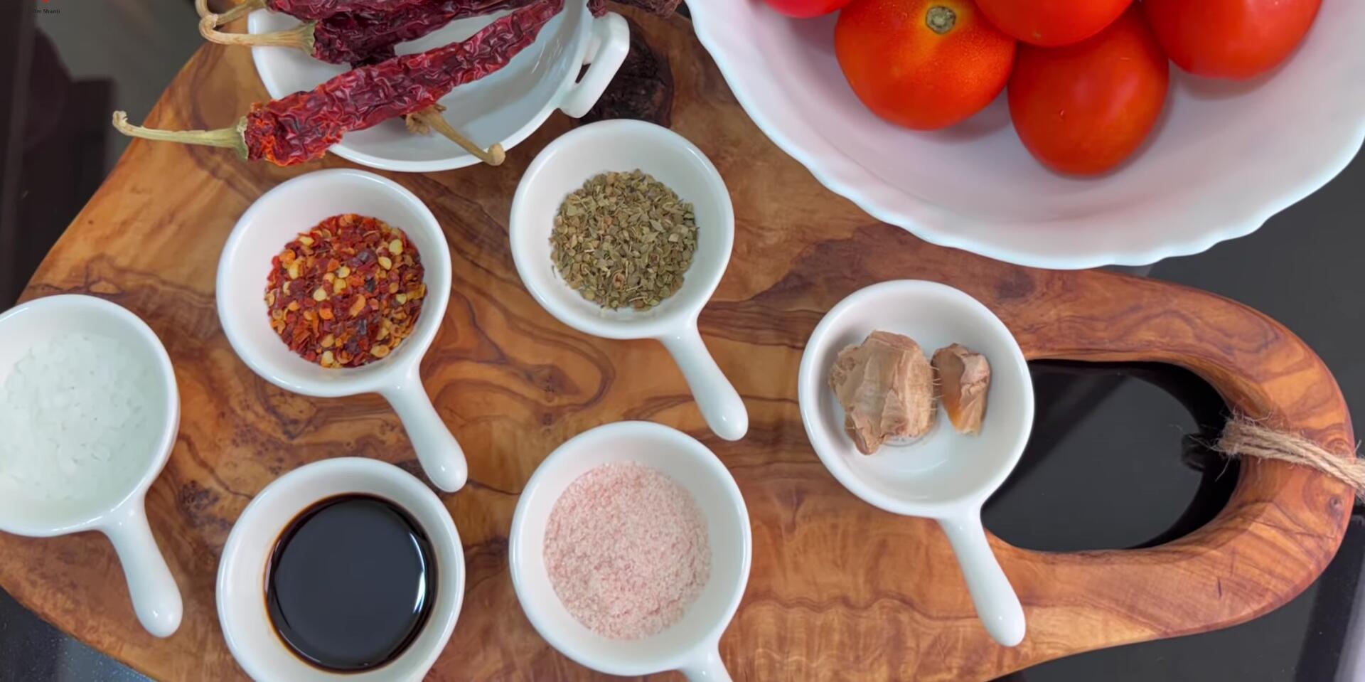 Ingredients for the homemade pizza sauce.