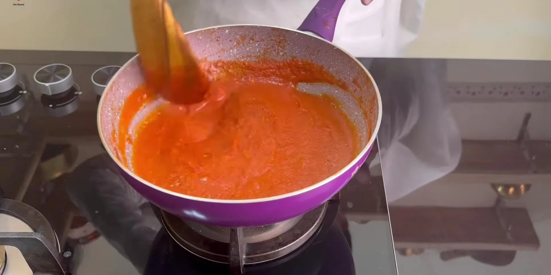 The finished homemade pizza sauce.