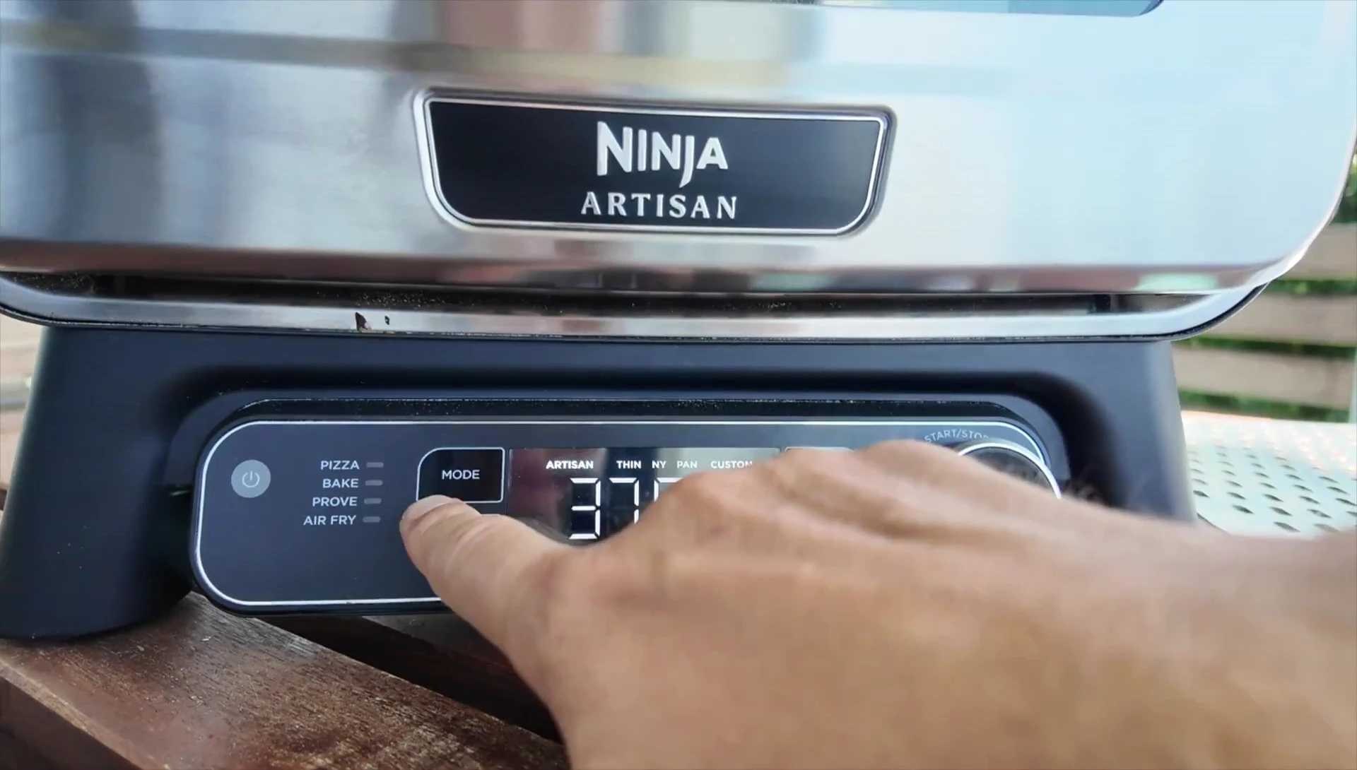 Control panel showcasing the different cooking modes