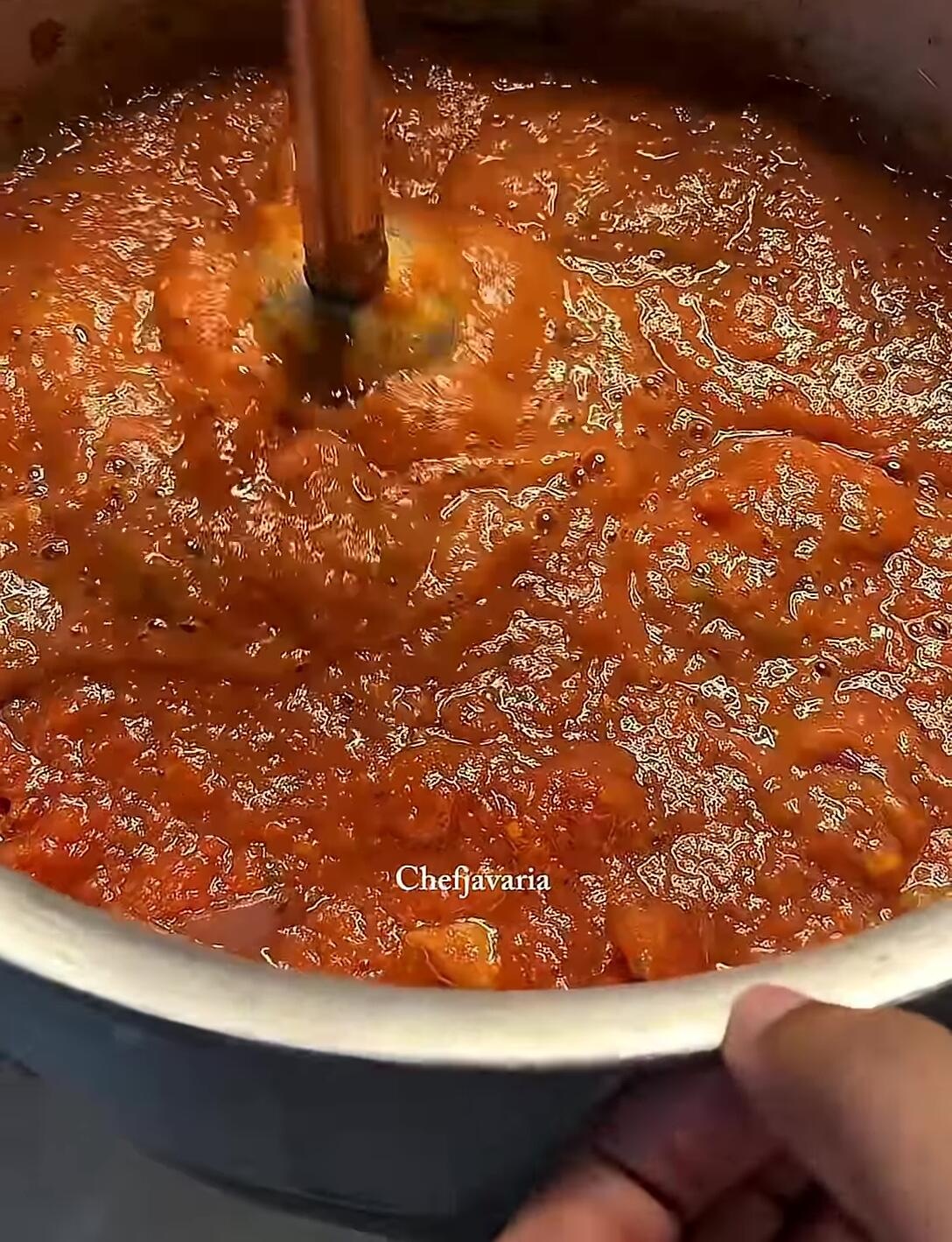 Blending the tomato mixture.
