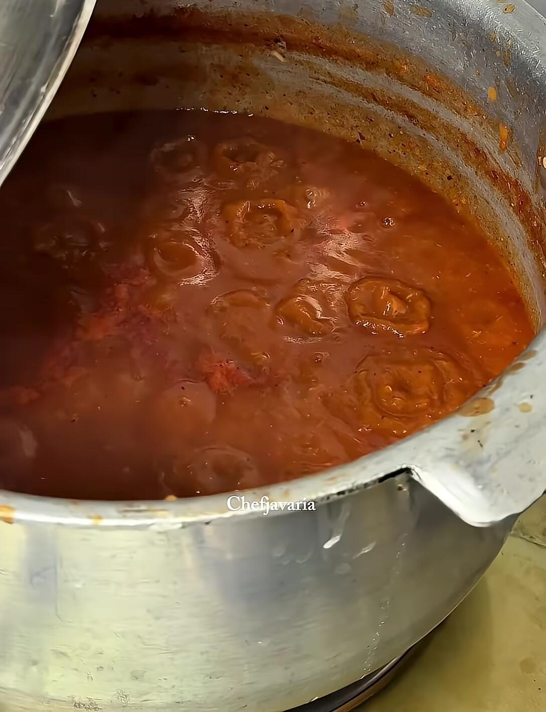 The finished pizza sauce.